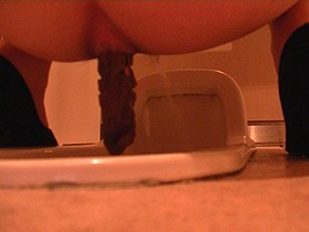 私のオシッコとウンコお見せいたします　サンプル画像10